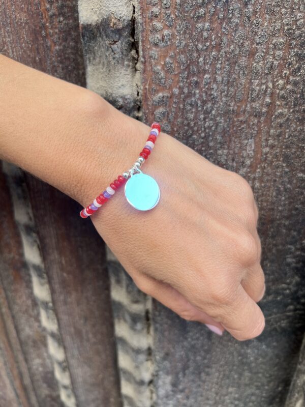 Pulsera Plata con placa y bolas rojas