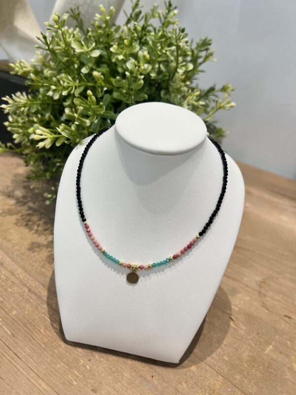 Gargantilla Dorada con Piedras y chapita