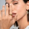 Anillo de mujer de acero Ip dorado cruzado abierto - Imagen 3