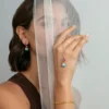 Pendientes de plata de primera ley con baño de oro, aro con esmalte y piedras colgantes naturales - Imagen 2