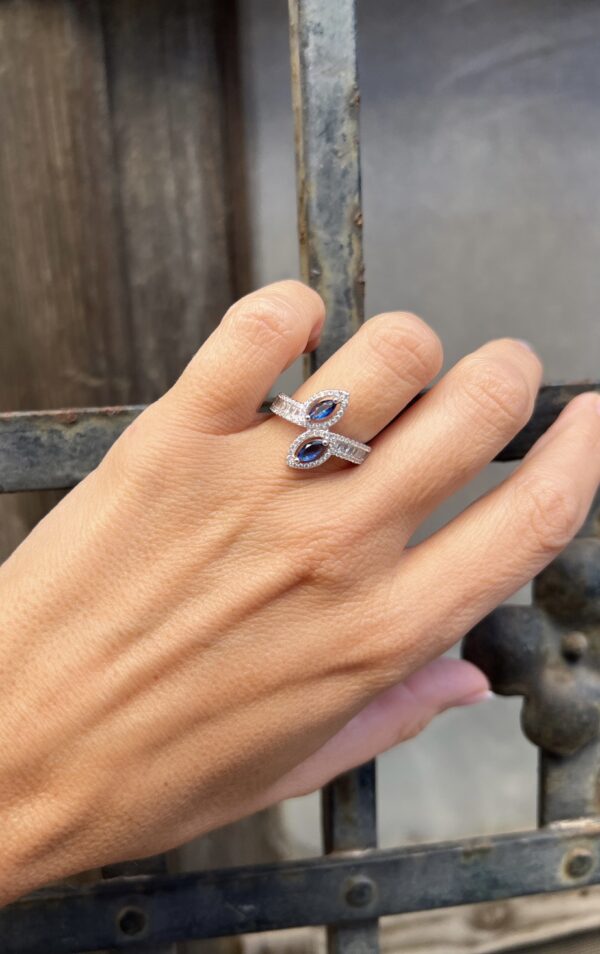 Anillo Plata con Zafiro Azul y Circonitas