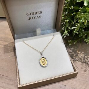 Medalla Oro 18kts ovalada con Virgen Niña y orla de CZ